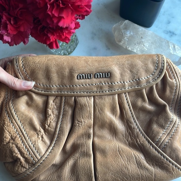 MIU MIU LEATHER CLUTCH WITH JEWEL. Beautiful 😍 - Picture 1 of 8